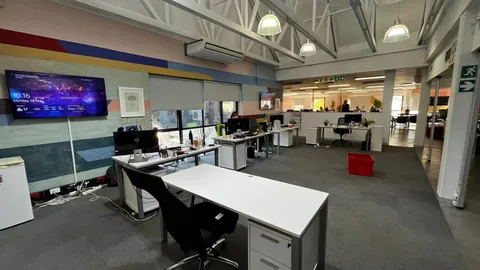 Ogilvy Building - 15 Georgian Crescent, Bryanston, Johannesburg - 9150m² - Office - B-Grade (41)